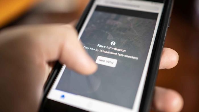 Una revisión identifica lo que más influye en la polarización en temas de salud desinformación